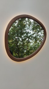 Асимметричное деревянное зеркало неправильной формы с подсветкой Италия